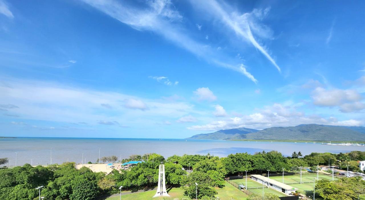 Cairns Luxury Seaview Apartment Exterior foto